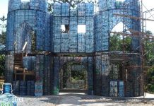 Độc đáo ngôi làng chai nhựa đầu tiên trên thế giới