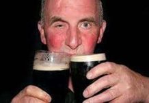 Vì sao mặt lại đỏ sau khi uống rượu bia?