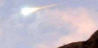 Quả cầu bí hiểm lao xuống núi