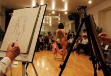 Tại sao lớp học vẽ mẫu thật sẽ khiến bạn cảm thấy lạc quan hơn?