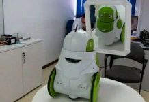 Robot “xanh” biết soi gương Robot “xanh” biết soi gương