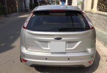 Vì sao đèn sương mù sau trên nhiều ôtô chỉ sáng một bên?