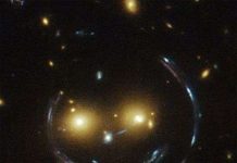 Chụp được ảnh khuôn mặt cười trong vũ trụ Chụp được ảnh khuôn mặt cười trong vũ trụ