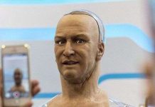 Robot giống y hệt người thật