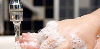 Nên rửa tay sau khi ra quyết định