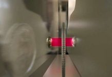 Máy bán hàng tự động phân biệt các đồng xu như thế nào?