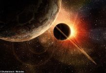 Phát hiện mặt trăng lớn hơn Trái đất tới 17 lần