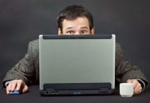 Mở máy tính bằng cách liếc mắt