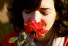 Ngửi thì đừng nhắm mắt