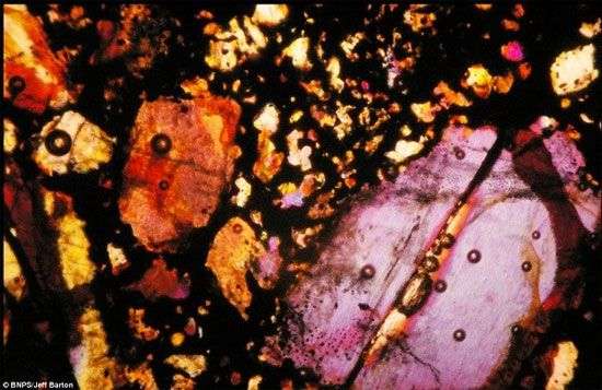 Vẻ đẹp kinh ngạc của thiên thạch 4,5 tỷ năm tuổi