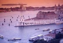 Bơm nước biển vào để cứu thành Venice Bơm nước biển vào để cứu thành Venice