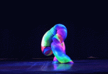 Câu chuyện thú vị đằng sau món đồ chơi tuổi thơ "lò xo cầu vồng" mà ít ai biết