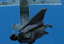 Trở thành người dơi cùng cánh bay Gryphon