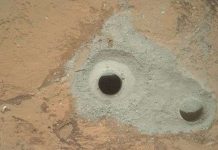 Tàu của NASA tìm thấy đá xám trên bề mặt sao Hỏa