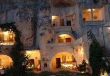 Thị trấn trong hang lạ lùng ở Tây Ban Nha