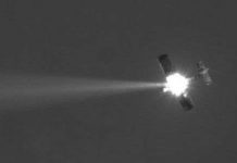 Tia laser đốt cháy máy bay thành tro bụi