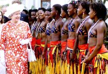 Lý do Nữ hoàng Anh là người duy nhất không có hộ chiếu