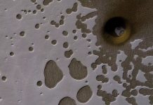 NASA phát hiện hố sâu trên sao Hỏa