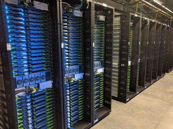 Tham quan data center của Facebook, nơi test app trên 2.000 chiếc điện thoại cùng lúc