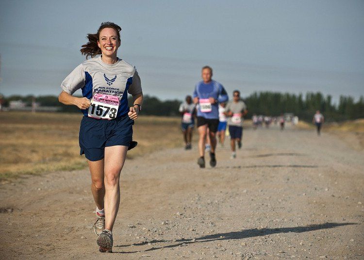 Điều gì khiến đàn ông có thể chạy nhanh hơn phụ nữ?
