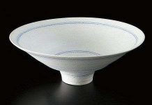 Chiếc bát không hoa văn có giá hơn 210.000 USD