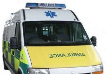 Bạn có biết vì sao chữ "Ambumlance" trên xe cấp cứu lại ghi ngược?