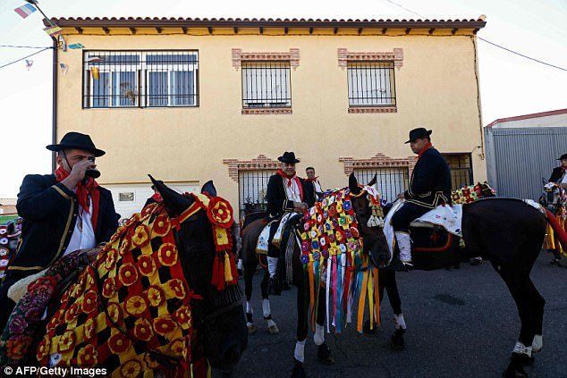 Lễ hội giật đứt cổ ngỗng ở Tây Ban Nha