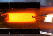 Điều gì xảy ra bên trong tên lửa khi cất cánh?