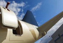 Lý do không thể mở cửa máy bay giữa không trung