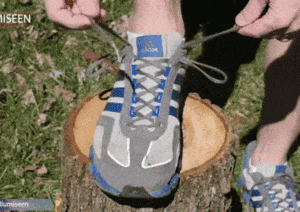 Tại sao giày thể thao có hai lỗ nhỏ?