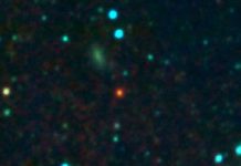 Hố đen "quái vật" giấu mặt