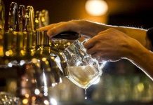 Sinh viên Mỹ nuôi tham vọng nấu bia đặc biệt trên mặt trăng Sinh viên Mỹ nuôi tham vọng nấu bia đặc biệt trên mặt trăng