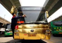 Trung Quốc đưa xe buýt mạ vàng vào hoạt động
