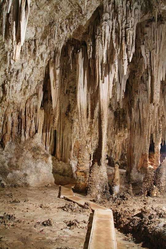 Những hang động kì vĩ nhất thế giới