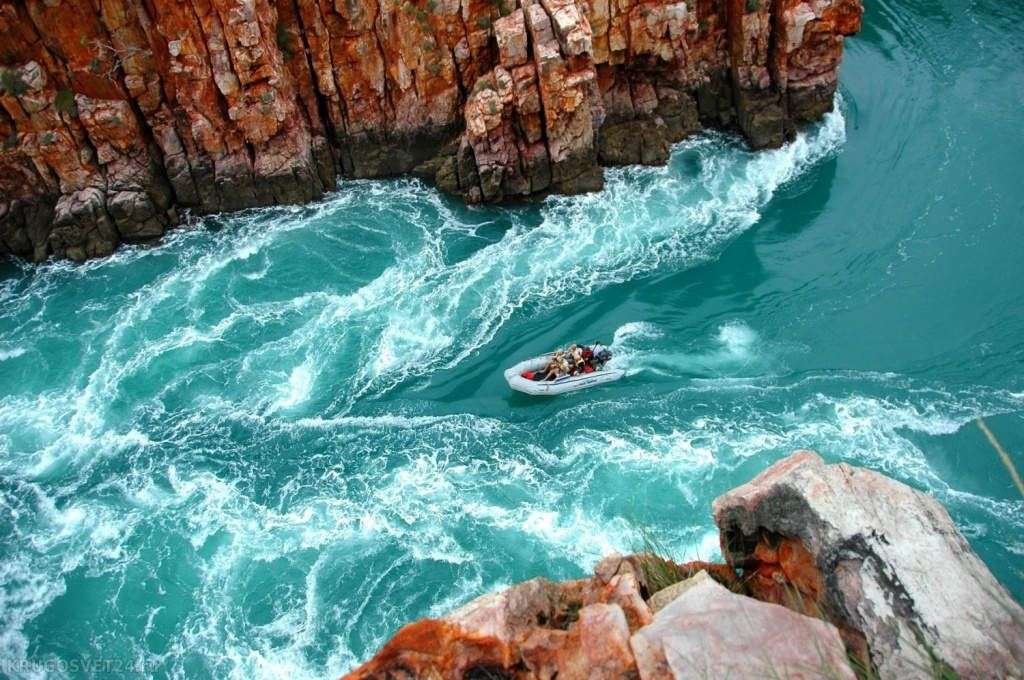 10 thác nước kỳ lạ nhất thế giới