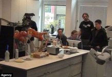 Robot biết làm bánh như người