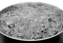 Tìm ra cách đun sôi nước chỉ trong chớp mắt