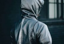 Áo khoác chống thấm nước thay thế áo mưa mà vẫn sành điệu