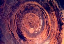 Vùng đá tròn bí hiểm ở châu Phi Vùng đá tròn bí hiểm ở châu Phi