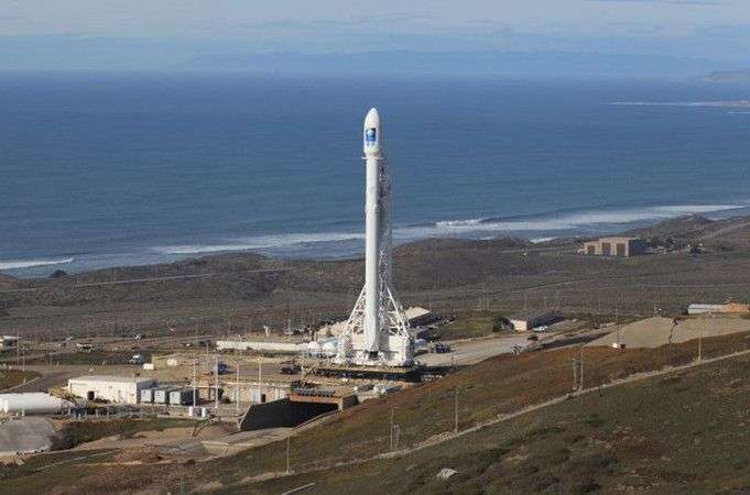 Tên lửa đẩy Falcon-9 đáp xuống dàn phóng ở biển thất bại