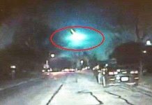 Cầu lửa chói xanh đi kèm tiếng nổ siêu thanh thắp sáng trời Mỹ