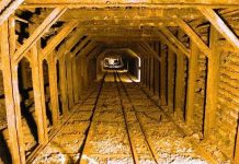 Nga chế tạo siêu điện thoại trong hầm mỏ Nga chế tạo siêu điện thoại trong hầm mỏ