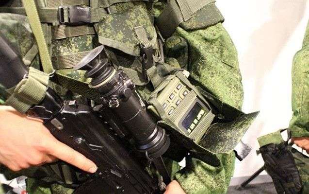 Siêu quân phục Nga “chấp” súng lục bắn ở cư li 10m