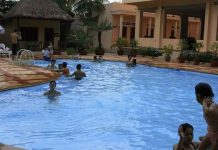 Robot làm sạch hồ bơi