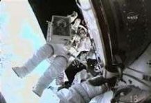 Hai phi hành gia Mỹ hoàn tất chuyến đi bộ lần ba trong không gian Hai phi hành gia Mỹ hoàn tất chuyến đi bộ lần ba trong không gian