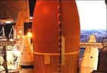 NASA hoãn phóng tàu con thoi