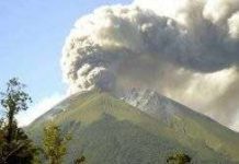 Núi lửa Indonesia phun trào