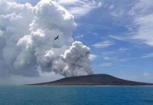 Đảo mới xuất hiện ở Tonga sau núi lửa phun