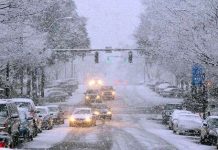 Anh phải đóng cửa hàng trăm trường học vì giá rét