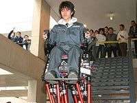 Nhật Bản chế tạo chân robot thay thế xe lăn Nhật Bản chế tạo chân robot thay thế xe lăn